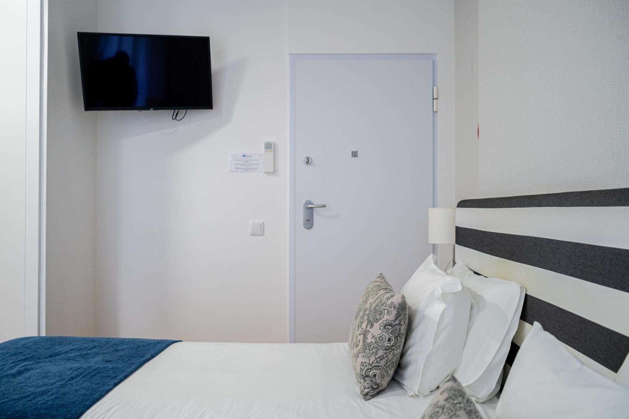 By The Sea - Nazare Bed & Breakfast ภายนอก รูปภาพ