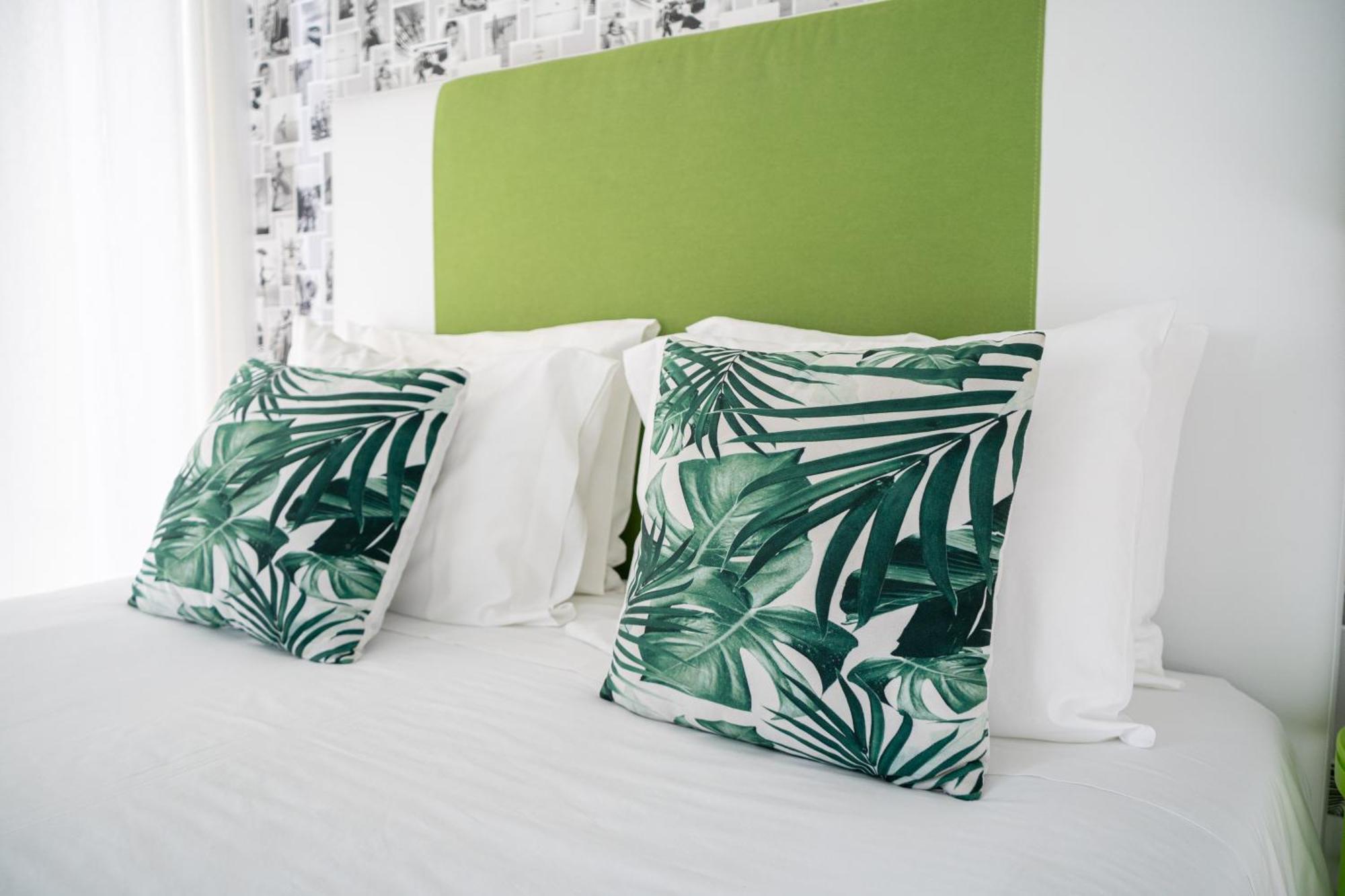 By The Sea - Nazare Bed & Breakfast ภายนอก รูปภาพ