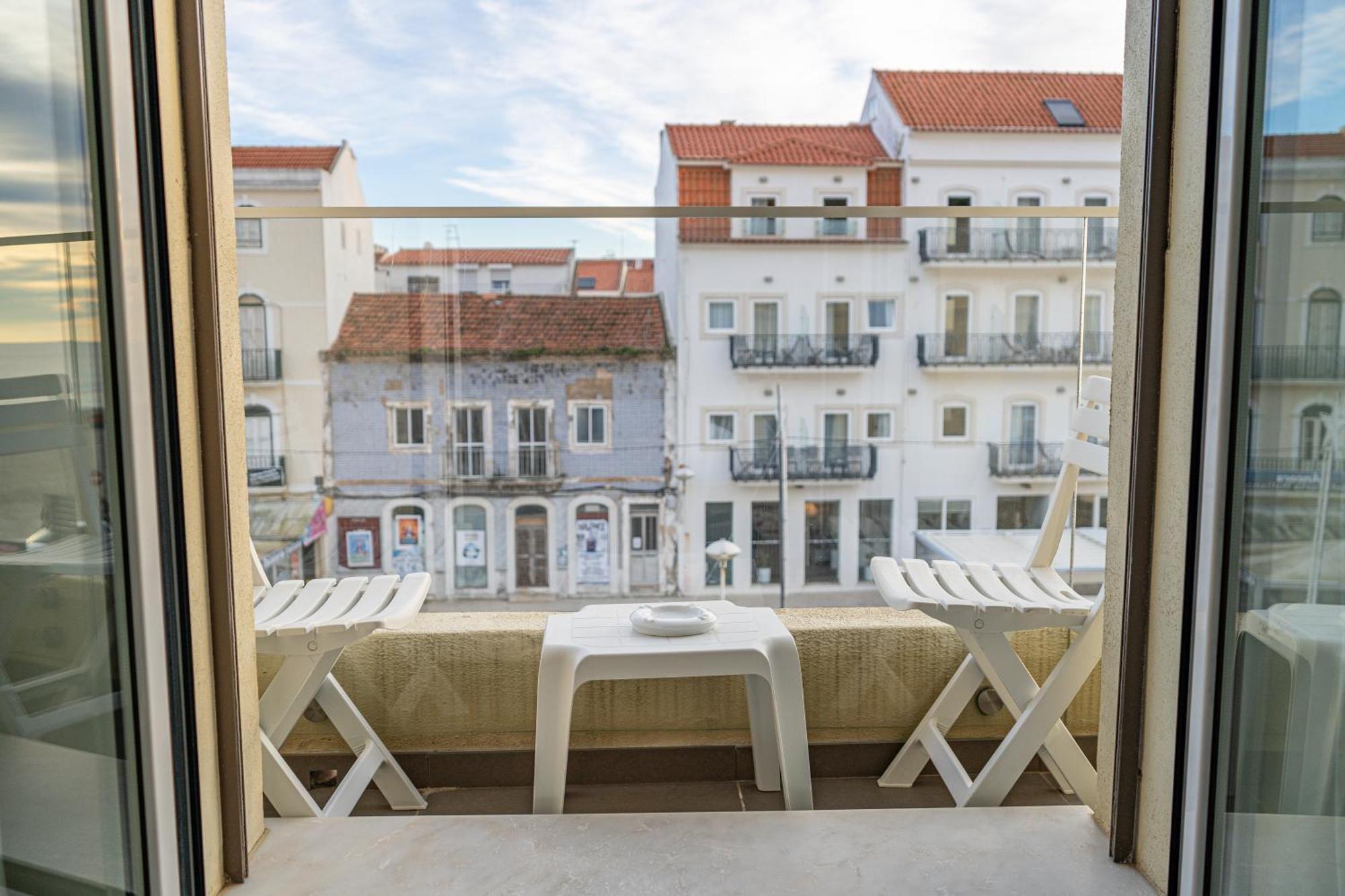 By The Sea - Nazare Bed & Breakfast ภายนอก รูปภาพ