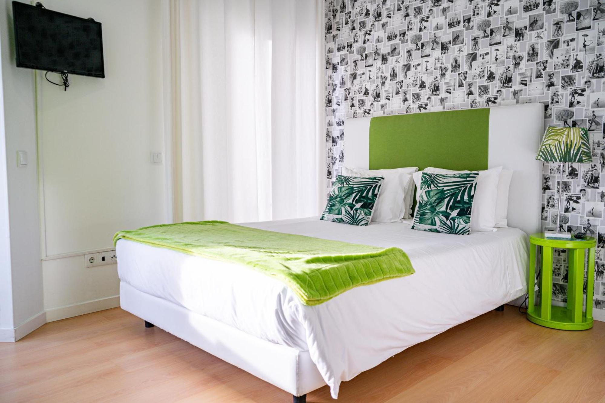 By The Sea - Nazare Bed & Breakfast ภายนอก รูปภาพ