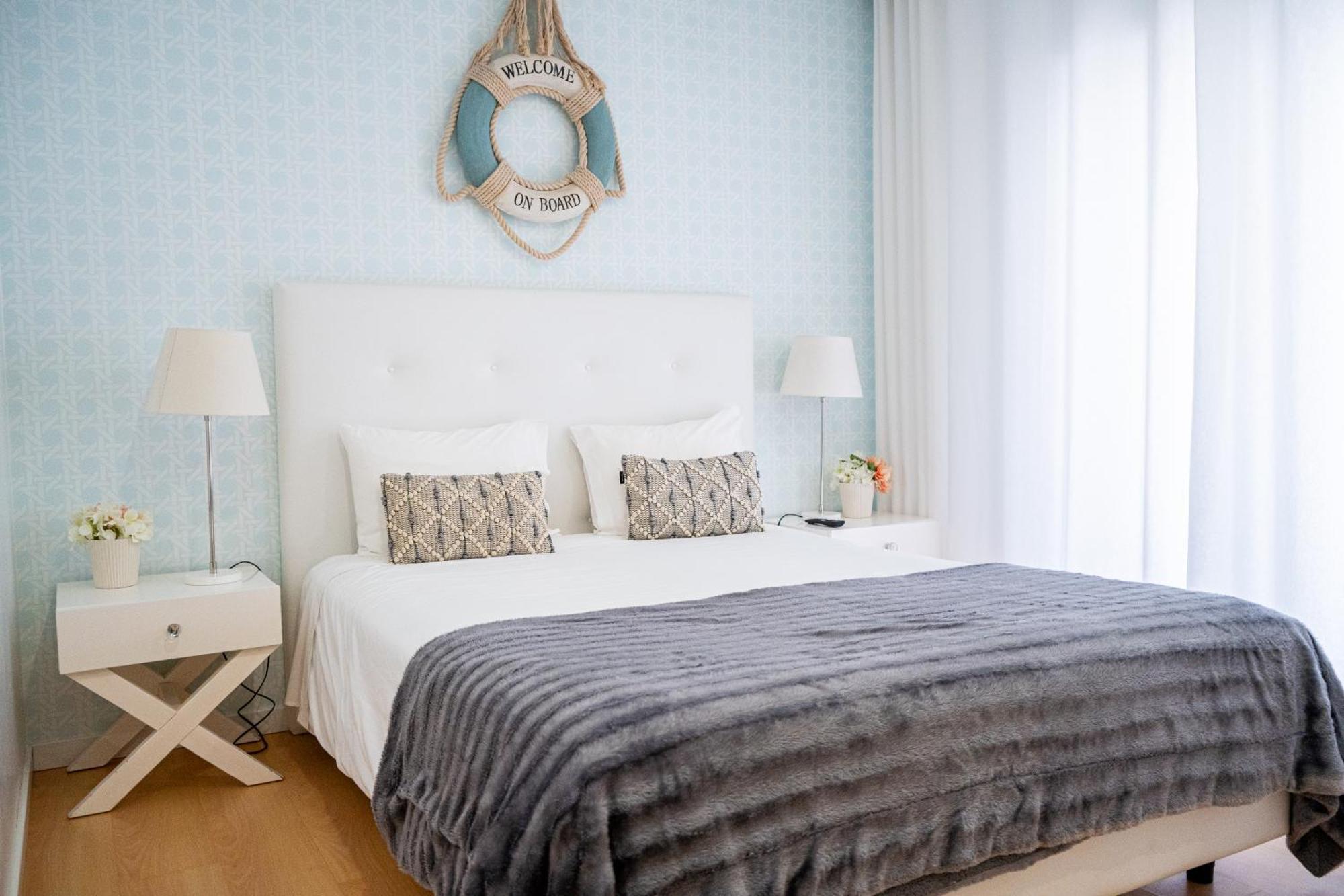 By The Sea - Nazare Bed & Breakfast ภายนอก รูปภาพ