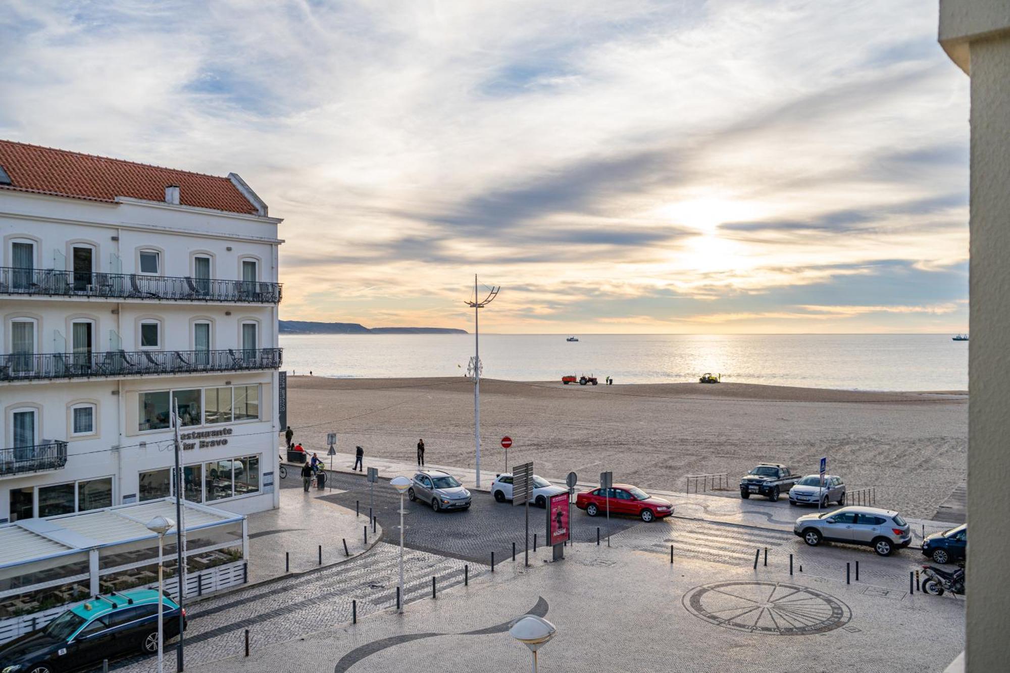 By The Sea - Nazare Bed & Breakfast ภายนอก รูปภาพ