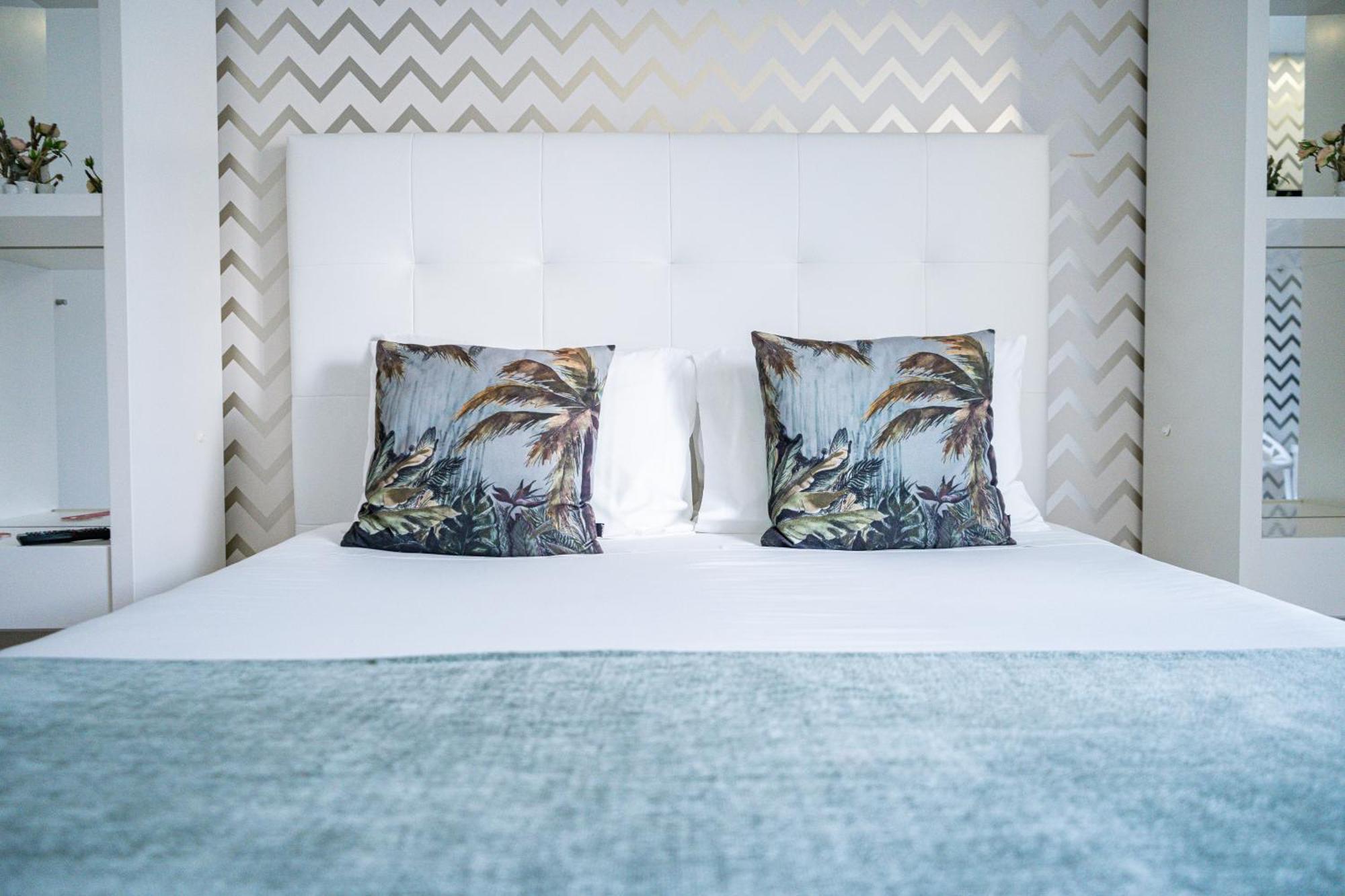 By The Sea - Nazare Bed & Breakfast ภายนอก รูปภาพ