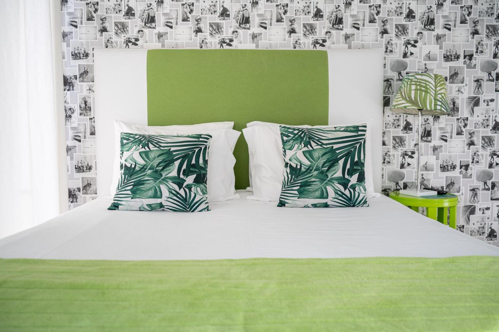By The Sea - Nazare Bed & Breakfast ภายนอก รูปภาพ