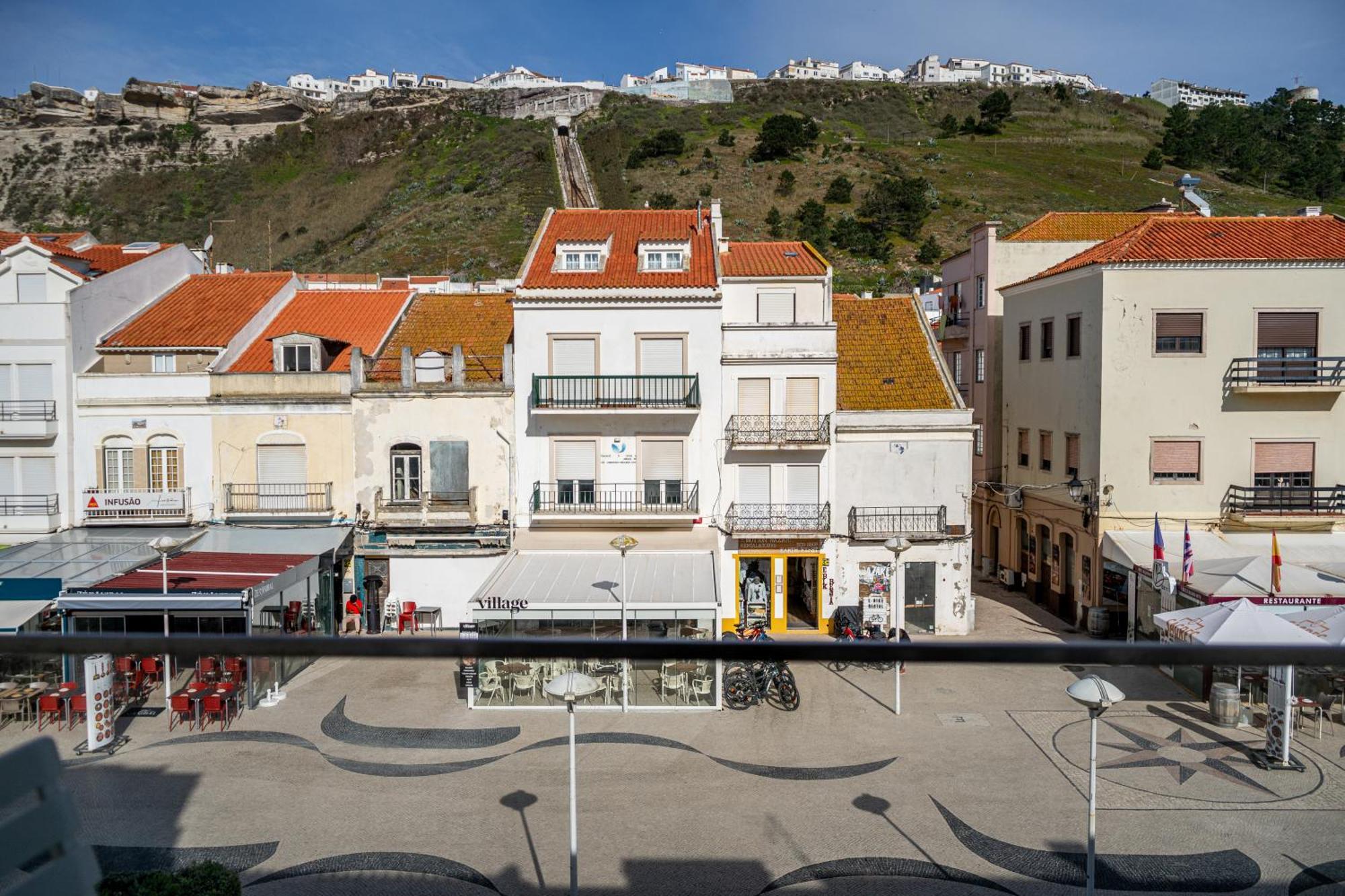 By The Sea - Nazare Bed & Breakfast ภายนอก รูปภาพ