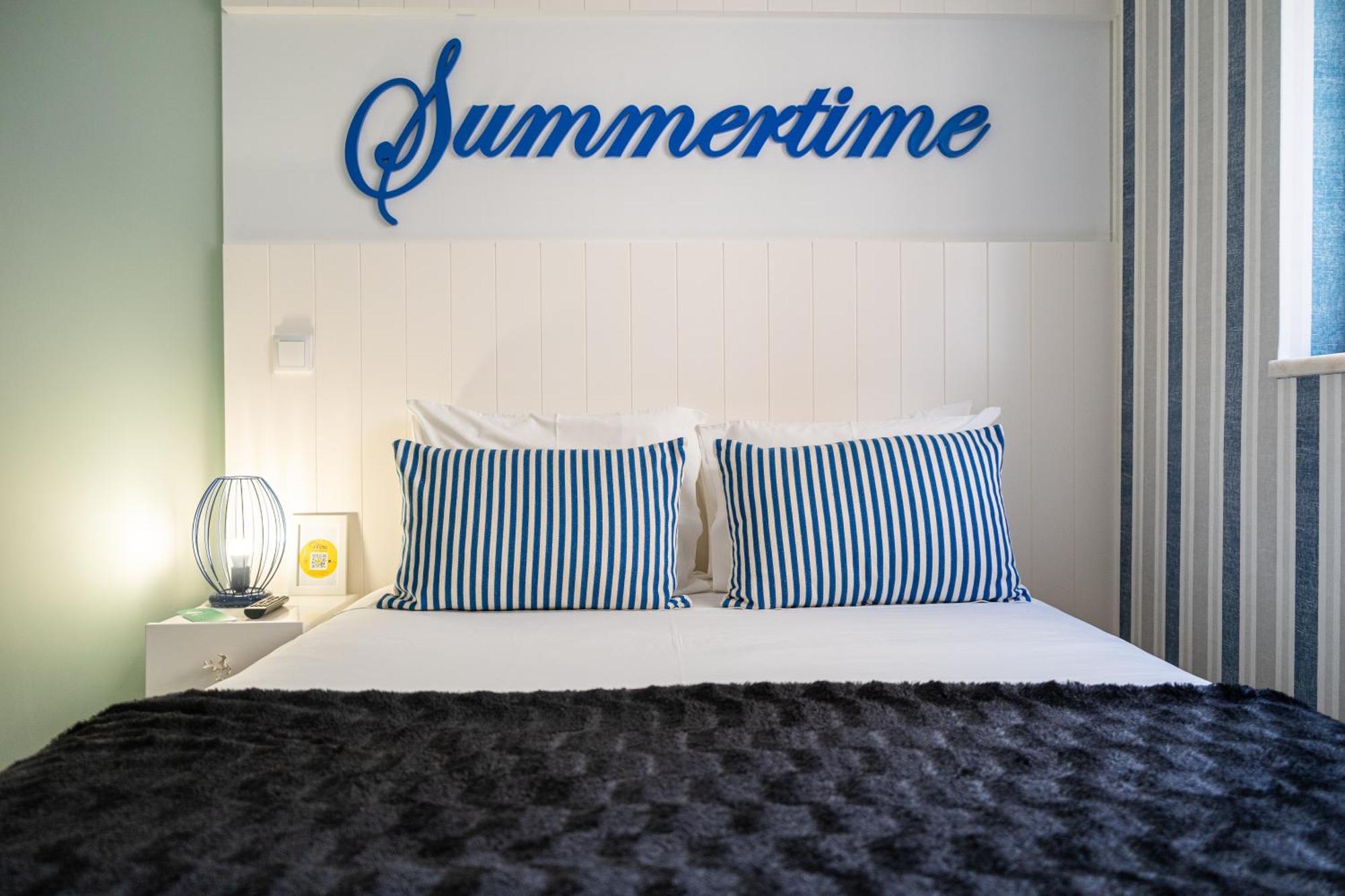 By The Sea - Nazare Bed & Breakfast ภายนอก รูปภาพ