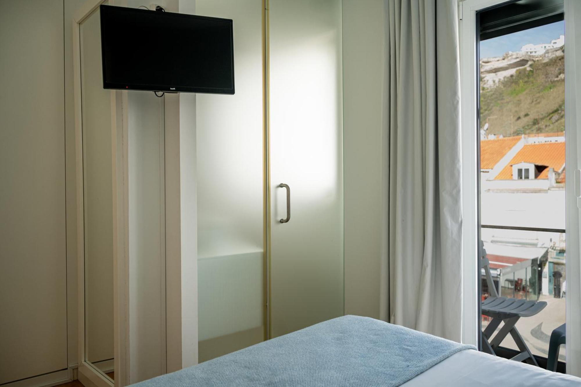 By The Sea - Nazare Bed & Breakfast ภายนอก รูปภาพ