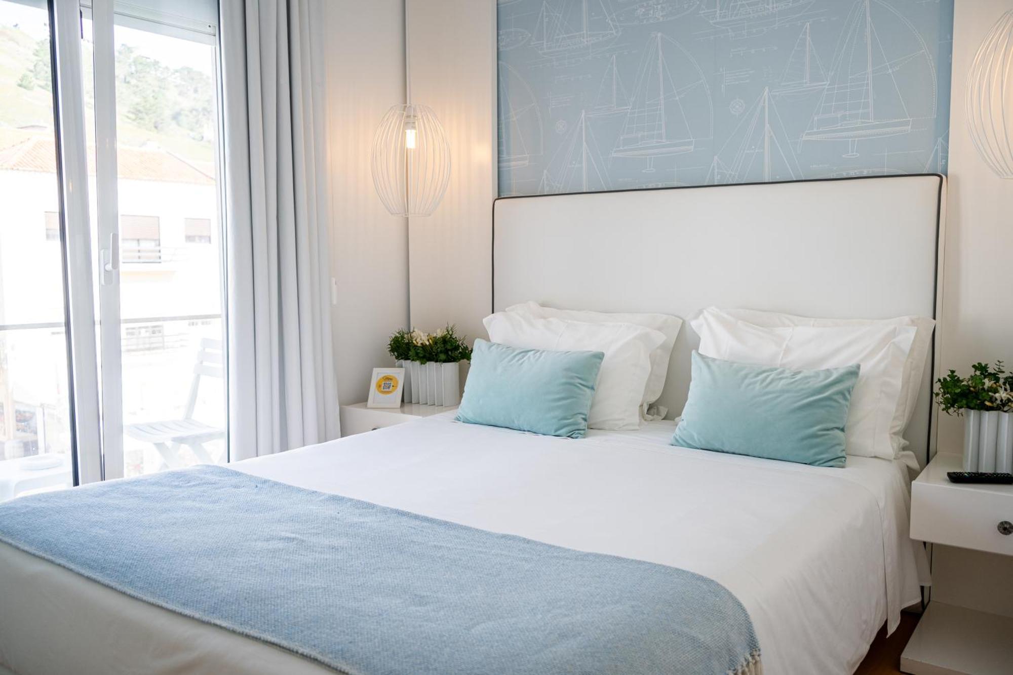 By The Sea - Nazare Bed & Breakfast ภายนอก รูปภาพ