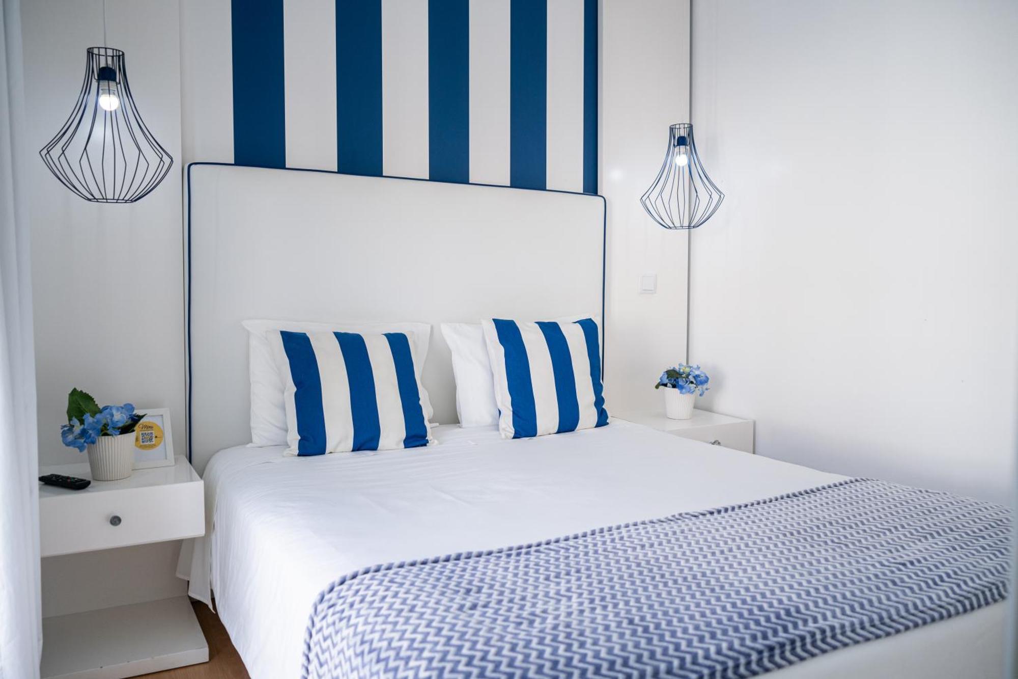 By The Sea - Nazare Bed & Breakfast ภายนอก รูปภาพ