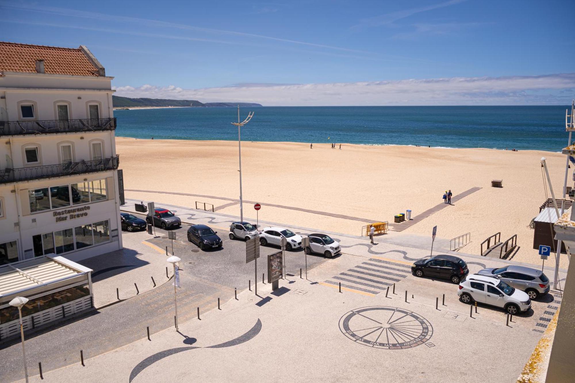 By The Sea - Nazare Bed & Breakfast ภายนอก รูปภาพ